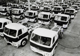 ENASA. Fábrica de Madrid (Barajas). Nave de fabricación de bastidores para camiones y coches. 1957