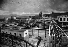 ENCASO. Puertollano. Vista parcial de la sección de refino. 1956