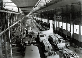 ENASA. Fábrica de Madrid (Barajas). Nave de montaje. 1962